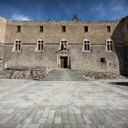 castello piccolomini capestrano-003