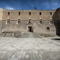 castello piccolomini capestrano-003